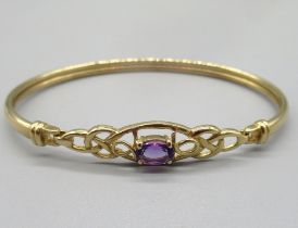 9ct yellow gold bangle with openwork front set with oval purple stone, the front opening with hook