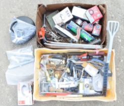 Mixed lot to include a tools, replacement door handles, pair of Land Rover Freelander II brake pads,