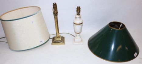 White marble and gilt metal table lamp, and a brass Corinthian column table lamp, max. H34cm incl.
