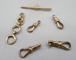 9ct gold dog clip clasps, a 9ct gold T bar, all stamped 375, and 9ct gold scrap chain, stamped 9,