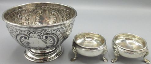 Edward V11 silver circular pedestal sugar bowl, all over repousse decorated with foliage, scrolls