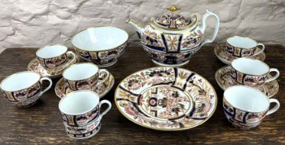 19th century English porcelain Imari pattern tea service, decorated in typical enamels with gilt