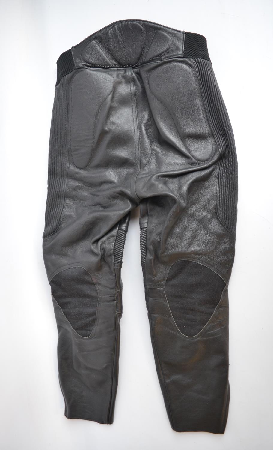 Bikers armoured jacket and trousers by Scott Leathers, jacket with detachable inner liner, no size - Image 5 of 5