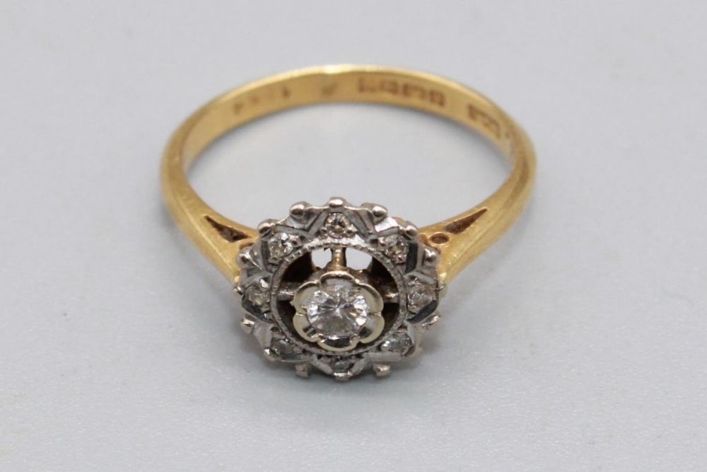 18ct yellow gold diamond cluster ring, stamped 18, size I1/2, 2.8g