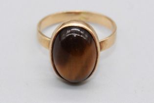 18ct yellow gold cabochon tigers eye ring, stamped 750, size L, 3.8g