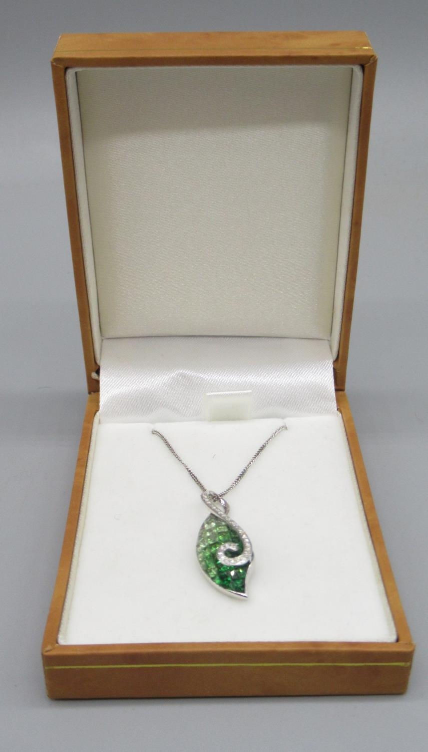 18ct white gold drop pendant with white and green stones on an 18ct white gold chain, 45cm, 1.9g - Image 2 of 5