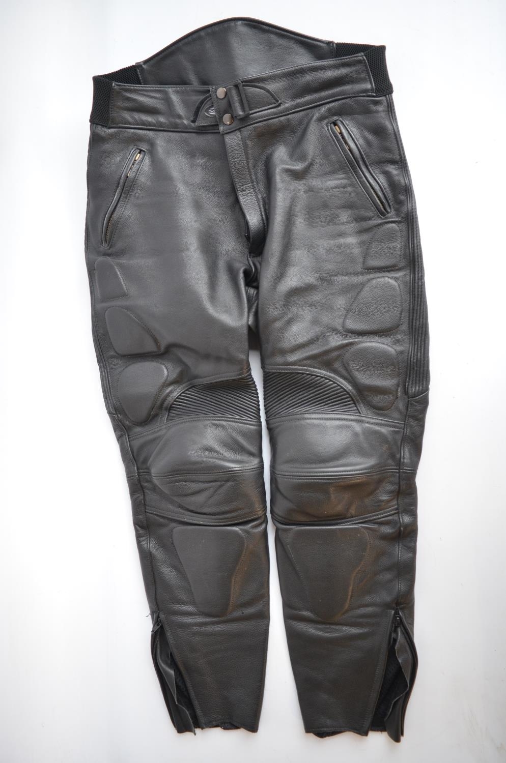 Bikers armoured jacket and trousers by Scott Leathers, jacket with detachable inner liner, no size - Image 4 of 5