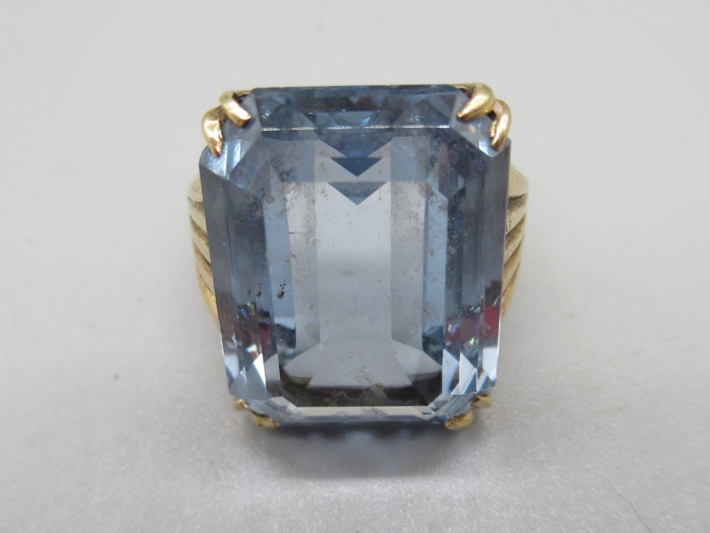 9ct yellow gold ring set with large emerald cut blue stone, 9.6g