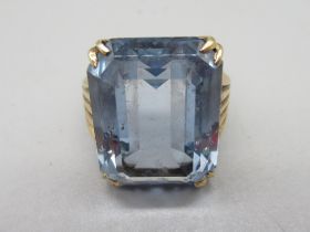 9ct yellow gold ring set with large emerald cut blue stone, 9.6g