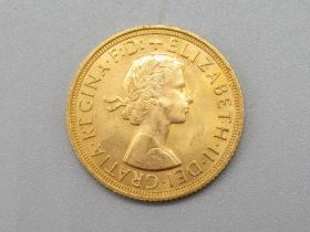 ER.II 1958 sovereign, 8.1g