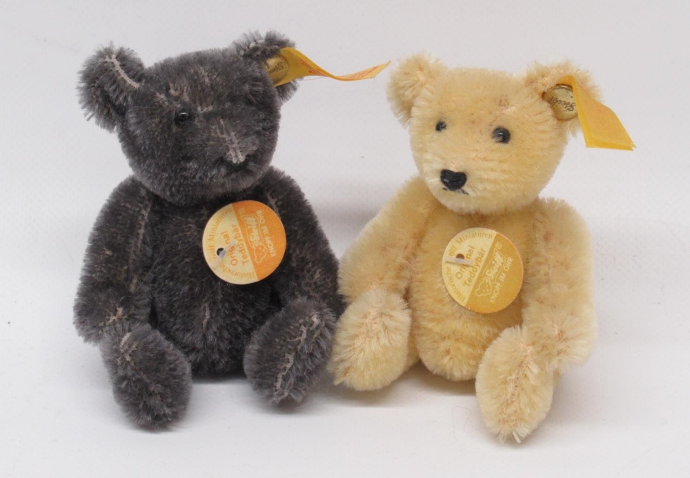 Collection of soft toys and teddy bears, comprising four Hermann 'Winnie the Pooh' miniature soft - Image 4 of 4