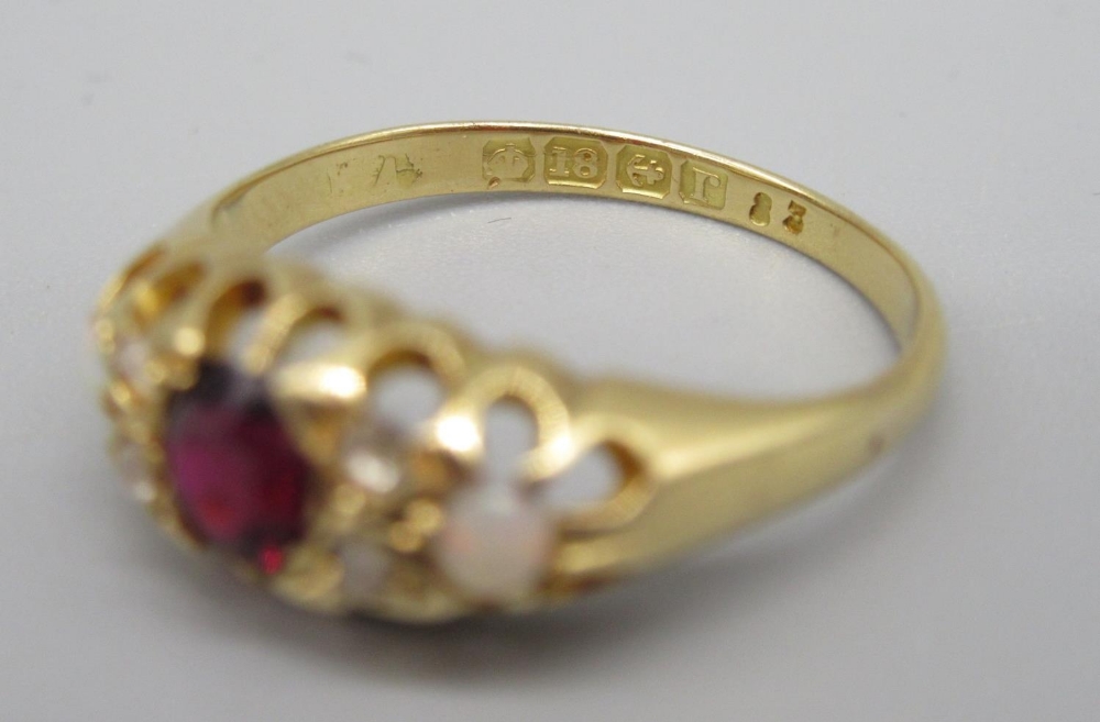 18ct yellow gold ring set with red stone and opals, stamped 18ct, size M, 2.7g, 9ct gold and - Image 3 of 6