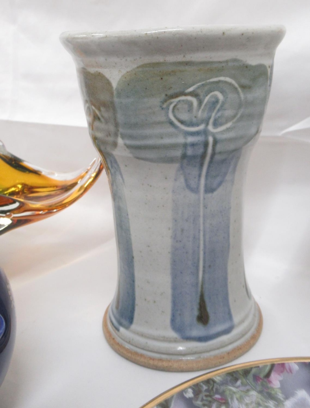 Mixed collection of items to inc. Scottish studio pottery vase, KPM posy vase, glass Fuchia design - Image 4 of 8