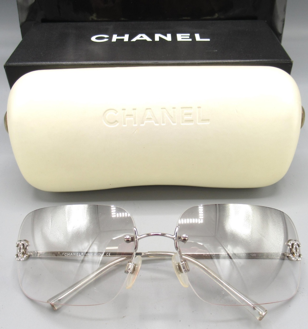 CHANEL silver gradation CC logo rhinestone women's sunglasses with case 4017-D - Image 2 of 2