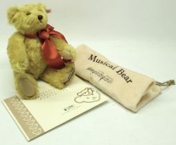 Steiff: 'Musical Bear "Teddy Bear's Picnic'", golden mohair, H30cm, with dust bag and certificate