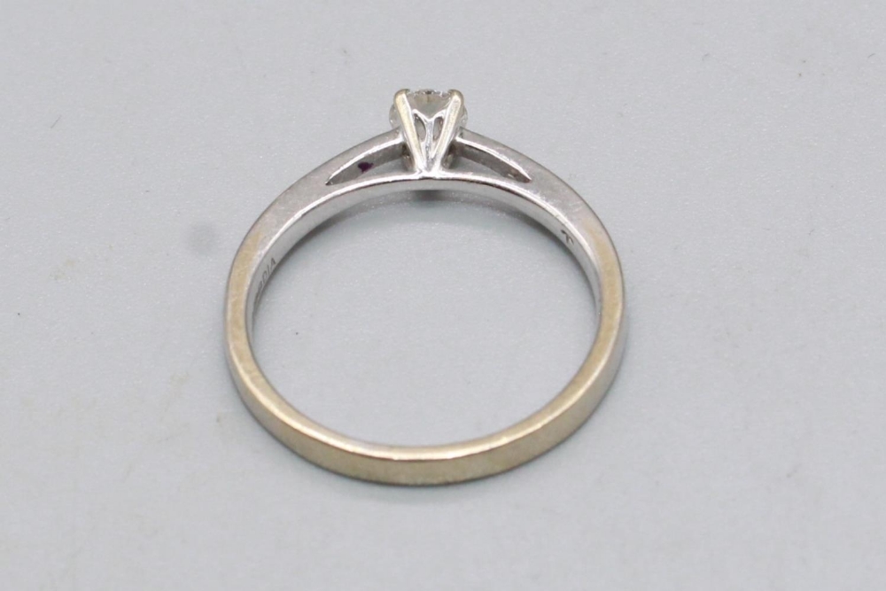 18ct white gold solitaire ring set with brilliant cut diamond, stamped 750, 2.9g - Image 2 of 2