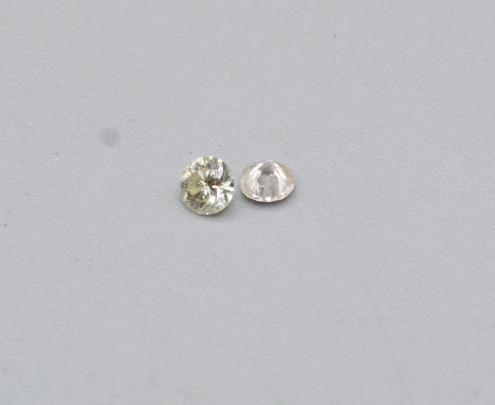 Two small unmounted diamonds, a larger clear stone, a yellow and white metal cluster drop pendant, a - Image 3 of 3