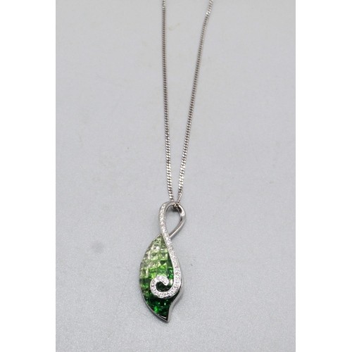 18ct white gold drop pendant with white and green stones on an 18ct white gold chain, 45cm, 1.9g - Image 3 of 5