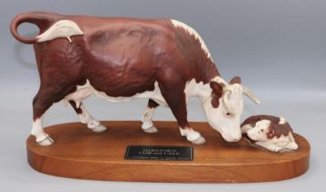 Beswick Connoisseur model: Hereford Cow and Calf, mounted on wooden plinth, L33cm