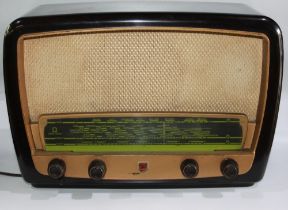 Phillips circa 1950s domestic radio. Bakelite casing, all buttons in tact and in working order.