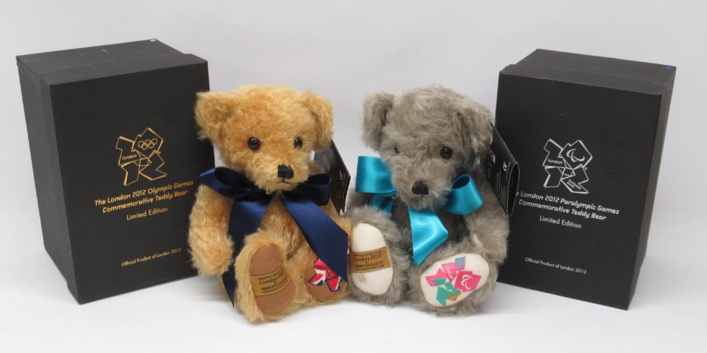 Collection of soft toys and teddy bears, comprising four Hermann 'Winnie the Pooh' miniature soft - Image 2 of 4