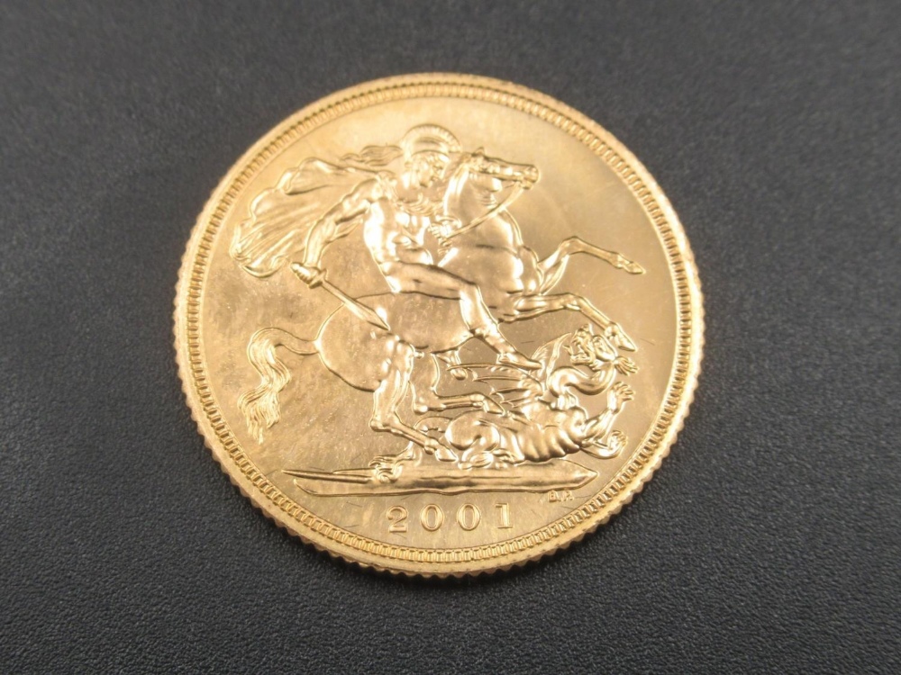 The Royal Mint Elizabeth II 2001 22 Carat Gold Sovereign, with COA in a Westminster coin box - Image 4 of 5