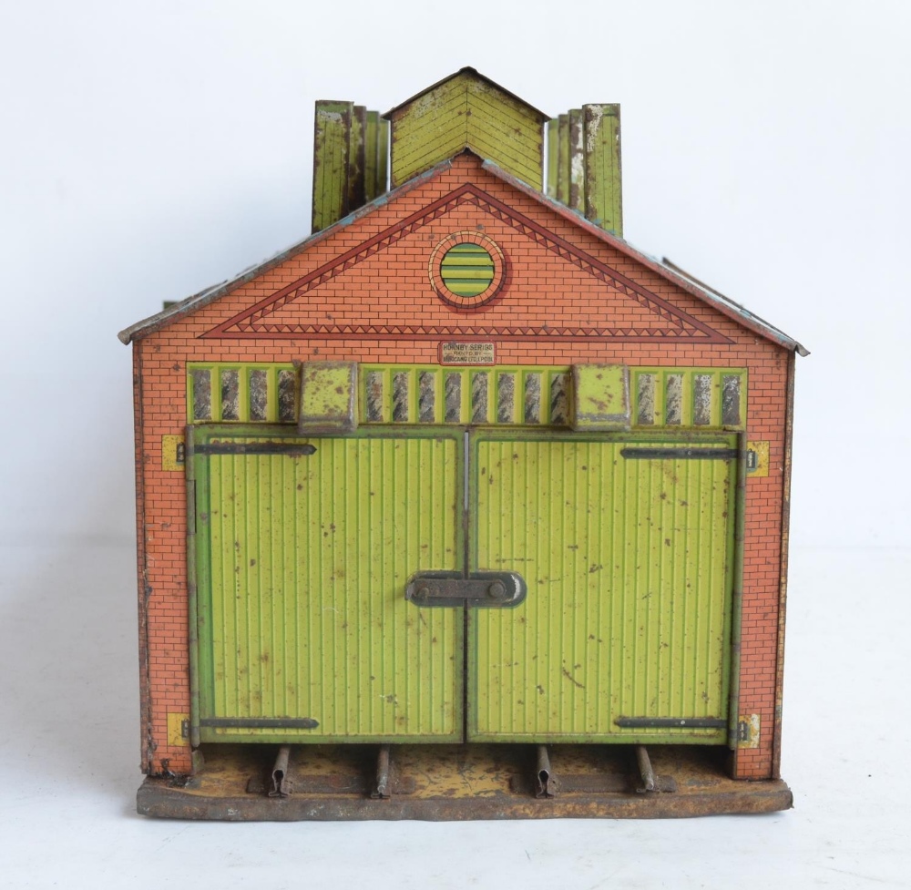 Vintage Hornby Meccano O gauge tinplate lithographed No2 locomotive shed in fair condition for - Image 5 of 7