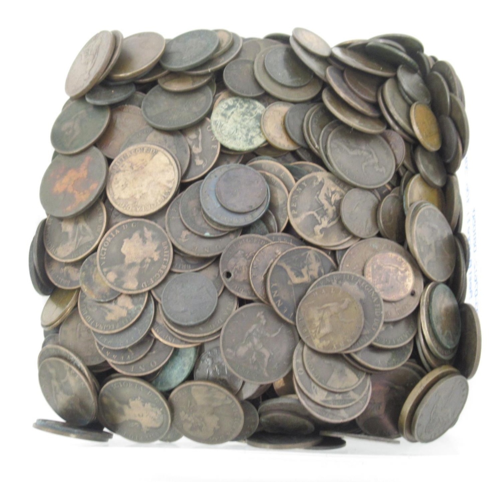 Large collection of Queen Victoria pennies, farthings and half-farthings (qty. in tub) - Image 2 of 2