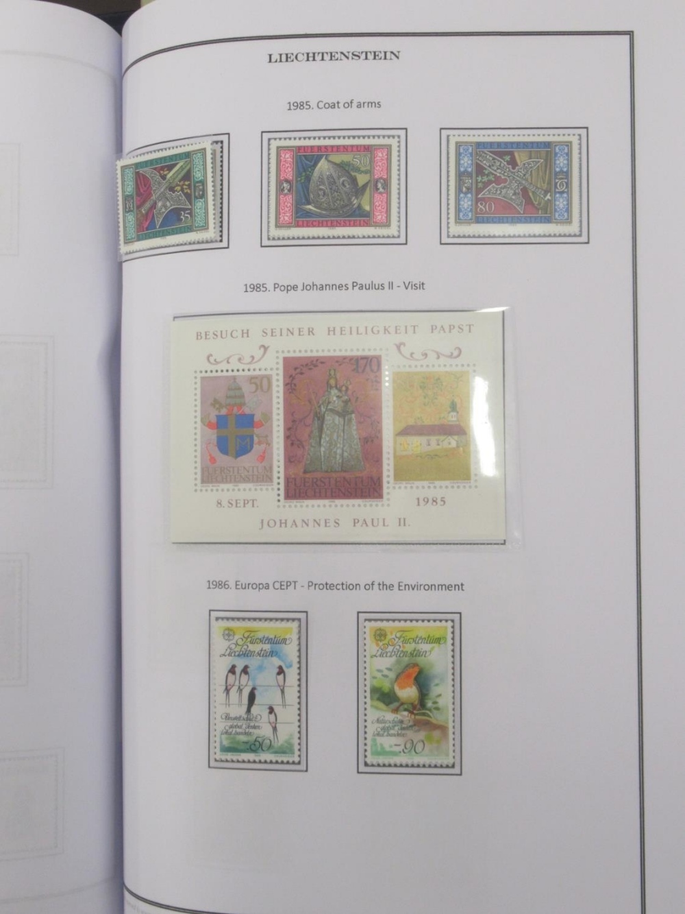 Davo Liechtenstein stamp album, 2 stamp albums cont. various world stamps, Davo USA stamp album - Image 8 of 17
