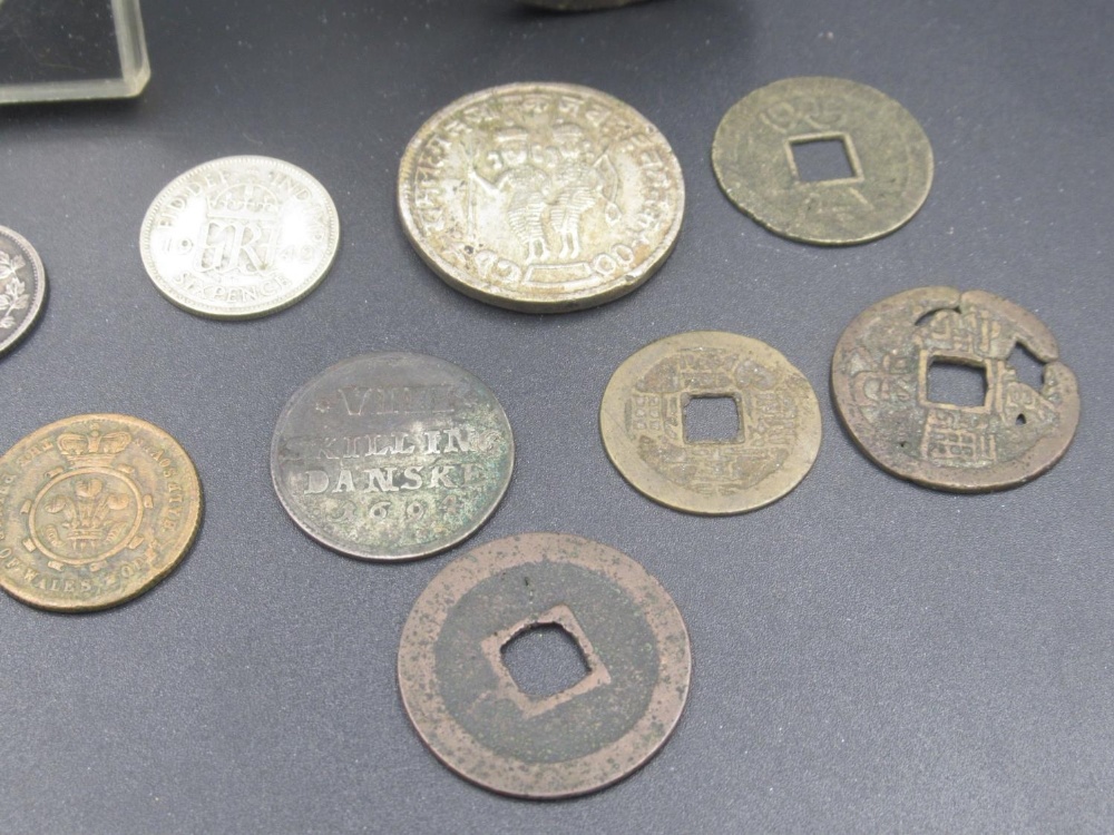 Collection of assorted British and International coins and tokens from the 18th, 19th and 20th - Bild 5 aus 8