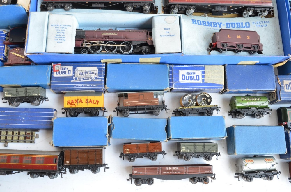 Collection of vintage Hornby Dublo (3 rail electric) railway models and accessories to include boxed - Image 5 of 12