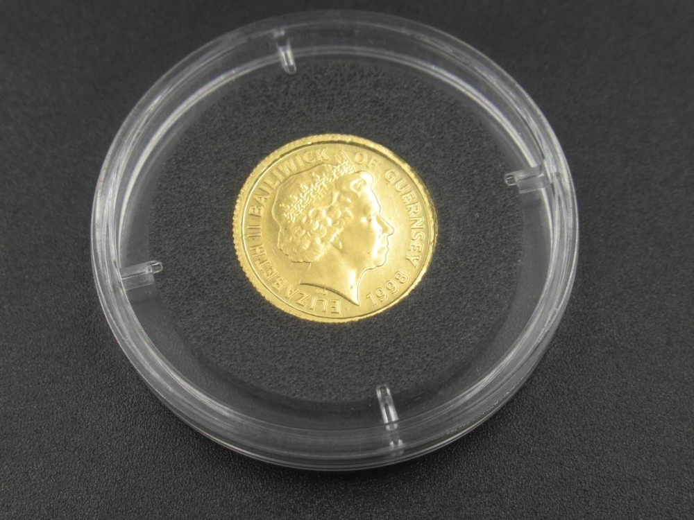 The Crown Collections Ltd Queen Elizabeth The Queen Mother £5 Bailiwick of Guernsey 1998 gold - Image 3 of 4