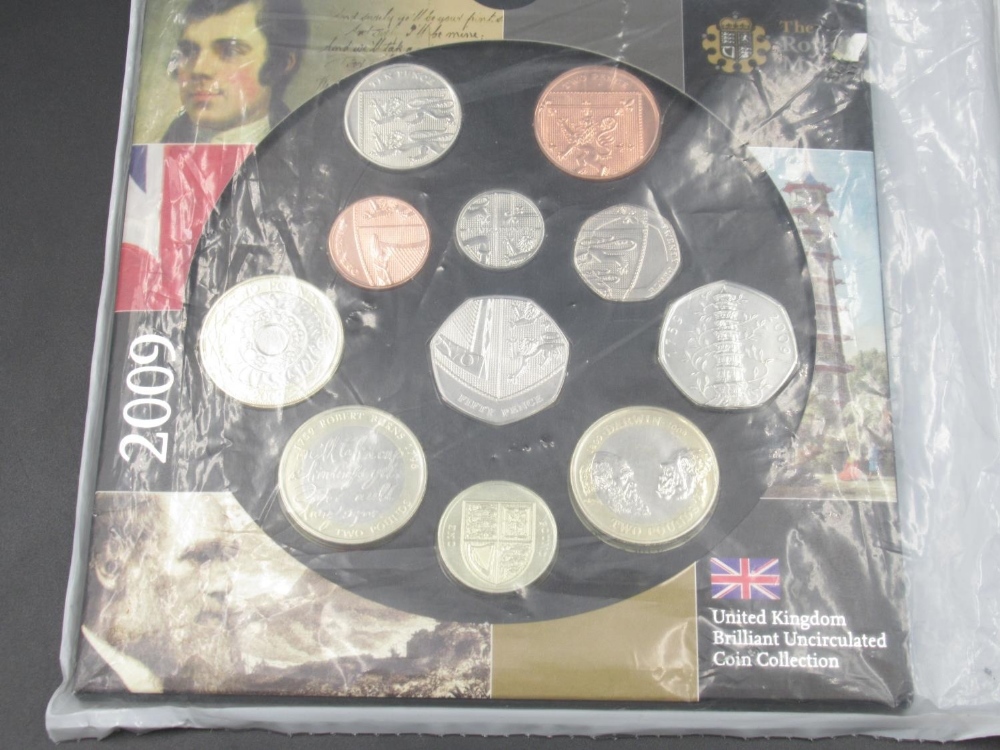 A United Kingdom Royal Mint brilliant uncirculated 2009 coin year set to include the Kew Garden - Image 2 of 3