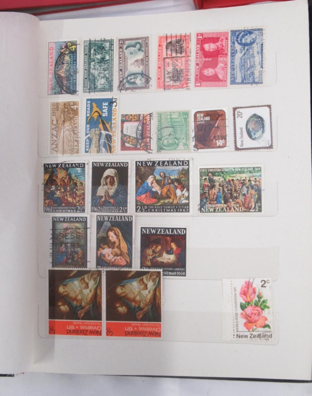 Assorted collection of mixed GB and International stamps loose and in 13 folders/albums, with a - Image 10 of 10
