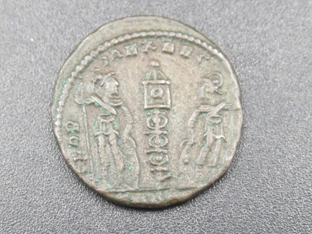 Constans I (337-350AD) Denarius, Ancient Greek coin with Crab to face and a figure to reverse, - Image 4 of 5