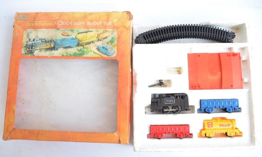 Collection of previously run OO gauge railway models and accessories from Hornby to include an - Image 10 of 12