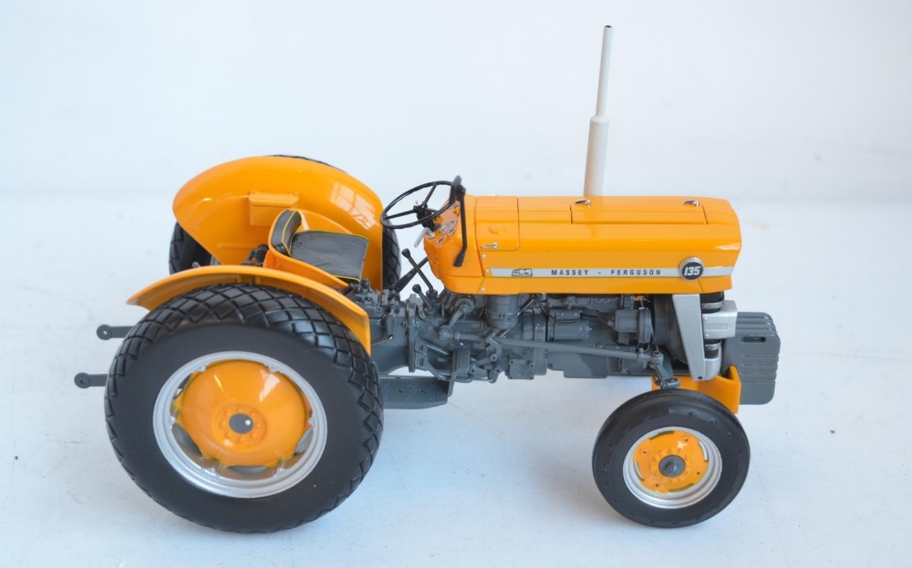 Universal Hobbies 1/16th scale highly detailed Massey Ferguson 135 Industrial tractor model, limited - Image 6 of 8