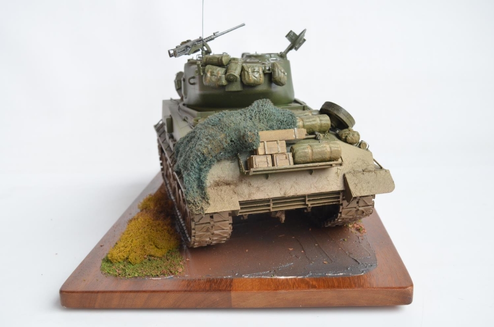 Competently built 1/16 scale Trumpeter Sherman M4A3 Easy Eight (WWII) plastic model kit with 76mm - Image 4 of 6