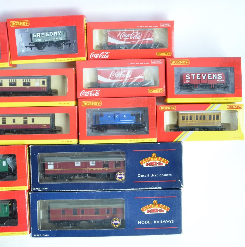 Collection of boxed OO gauge passenger coach and goods wagons from Hornby and Bachmann to include - Image 3 of 4