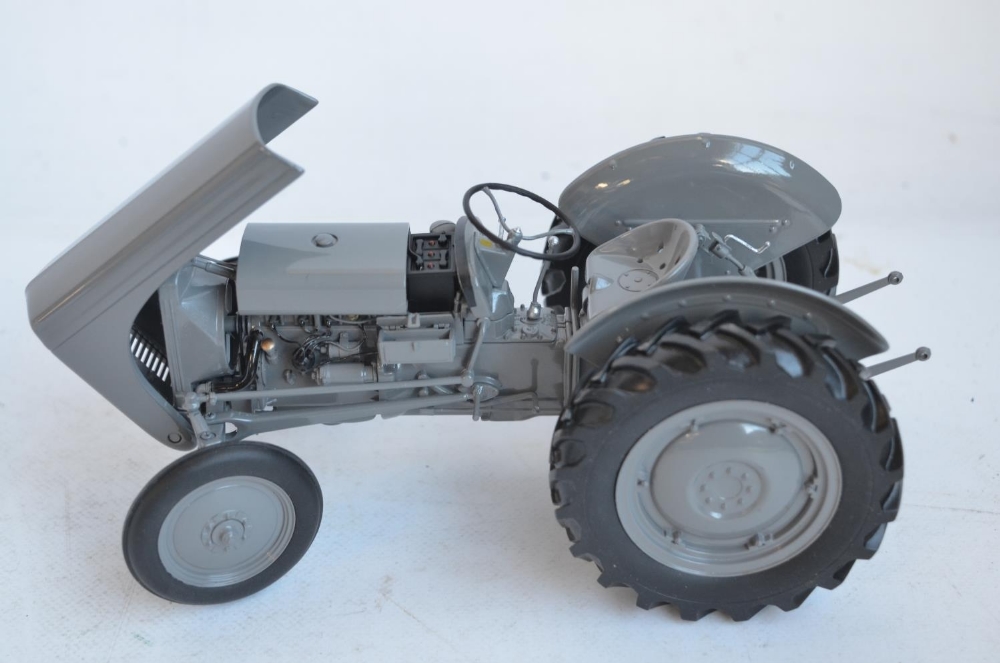 Universal Hobbies 1/16th scale highly detailed diecast Massey Ferguson TE20 'The Little Grey' - Image 3 of 9