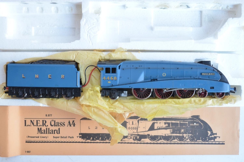Collection of previously run OO gauge railway models and accessories from Hornby to include an - Image 3 of 12