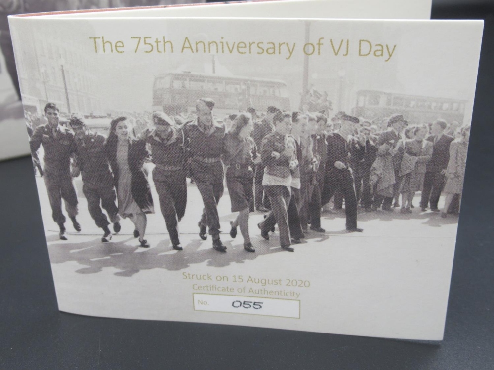 The Royal Mint - The 75th Anniversary of VJ Day Sovereign, Limited Edition no.055/750, with original - Bild 3 aus 4