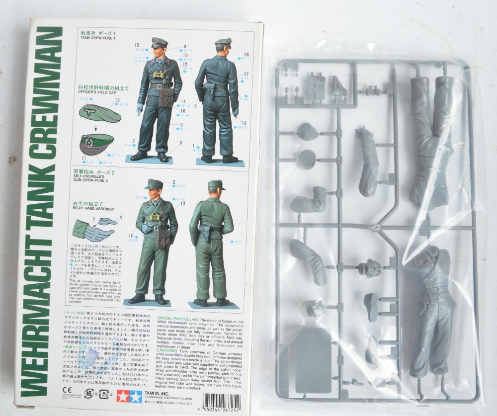 Collection of model kits to include Eduard Royal Class R0012 1/72 Fw190A-8 set with 4 Fw190A-8 - Image 9 of 12