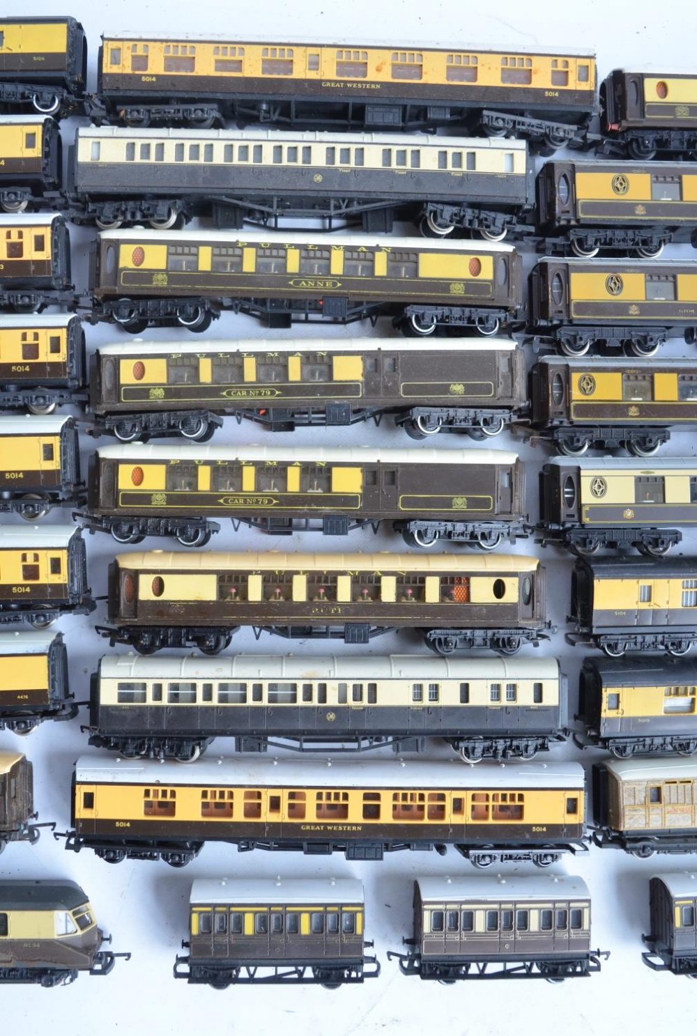 Collection of previously run unboxed OO gauge passenger coaches to include Hornby, Tri-ang and - Image 4 of 7