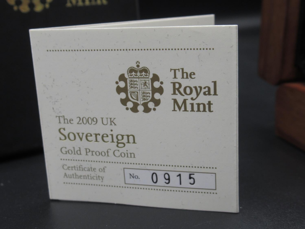 The Royal Mint - The 2009 UK Sovereign Gold Proof Coin, Limited Edition no.0915/12500, with original - Image 3 of 4