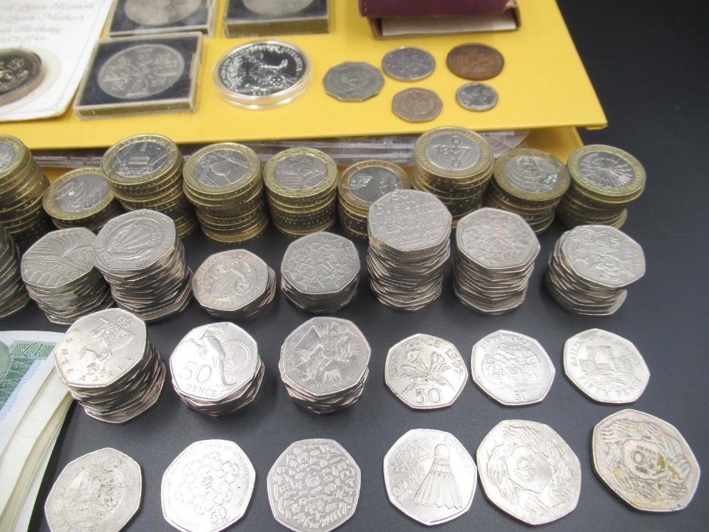 Large mixed collection of British coins and bank notes to inc. commemorative £2 coins (approx 247) - Image 3 of 15