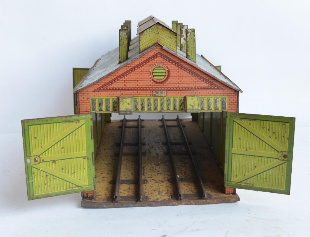 Vintage Hornby Meccano O gauge tinplate lithographed No2 locomotive shed in fair condition for - Image 4 of 7