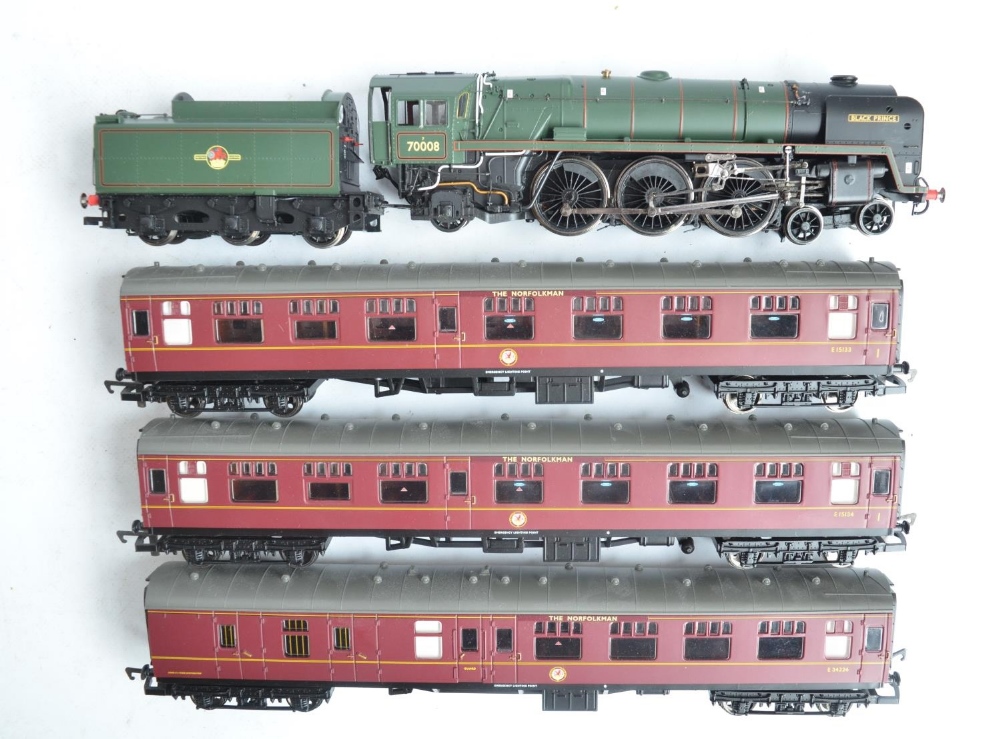 Two limited edition Hornby OO gauge boxed train pack sets to include R2660M 'The Norfolkman' BR 4- - Image 5 of 12