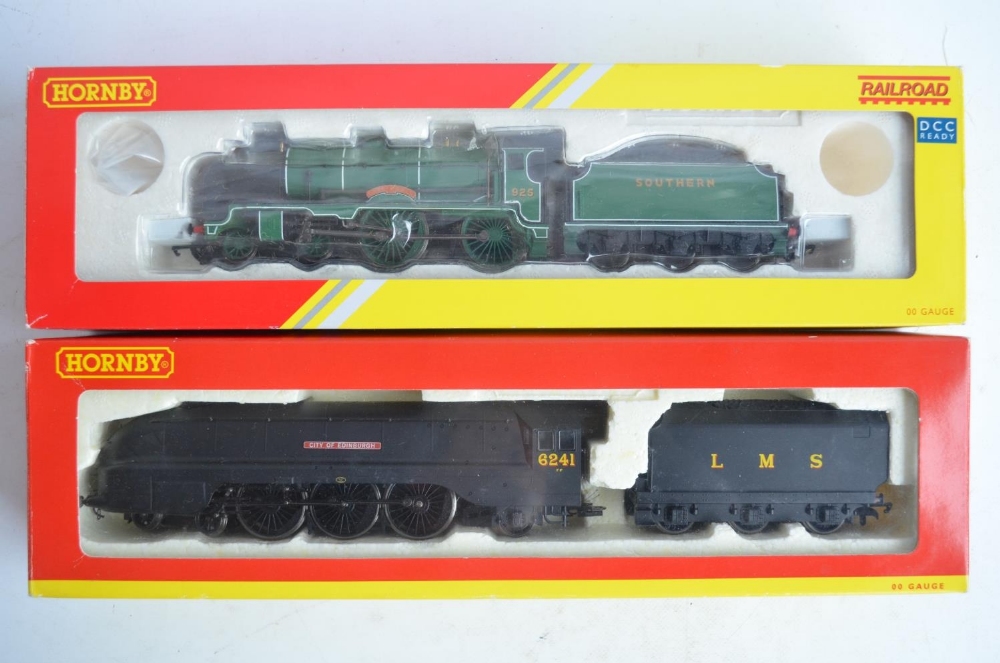 Two Hornby OO gauge electric steam train models to include R3172 Southern Railways 4-4-0 Schools