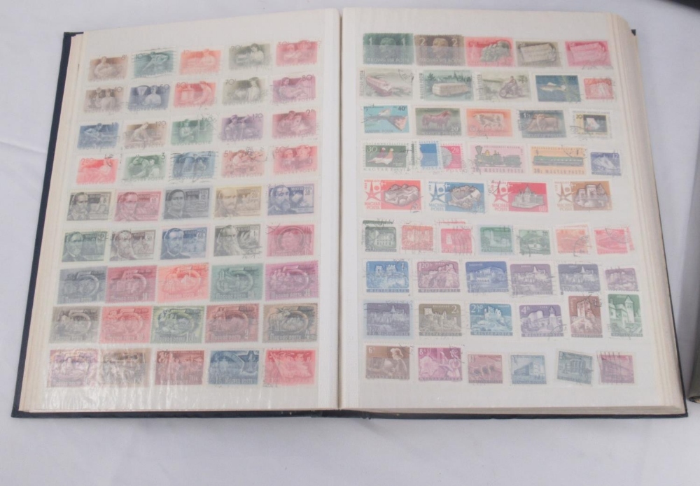 Collection of 5 stamps folders containing an assorted collection of c20th (and some late c19th)